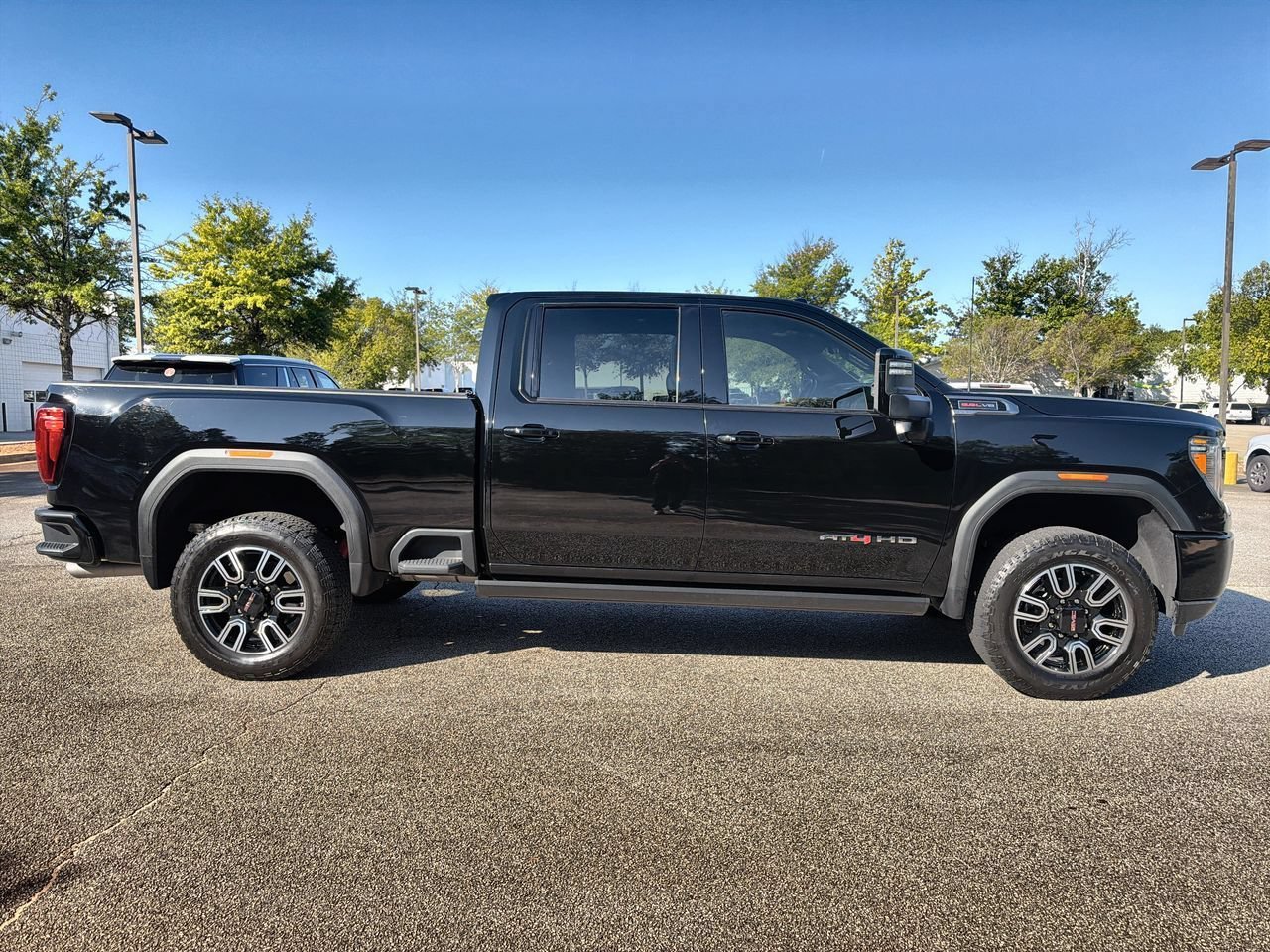 Used 2022 ONYX BLACK GMC AT4 image 9
