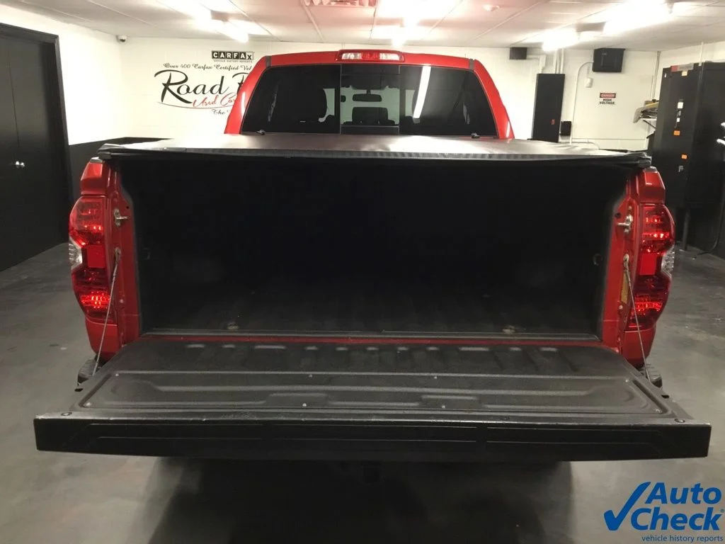 Used 2014 Red Toyota SR5 image 12