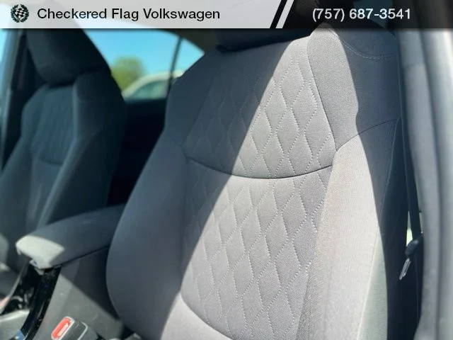 Used 2022 White Toyota LE image 21