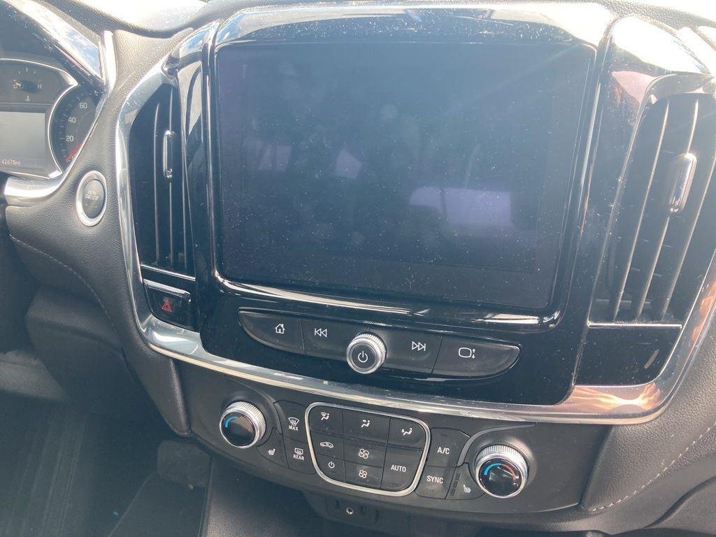 Used 2023 Summit White Chevrolet LT image 9