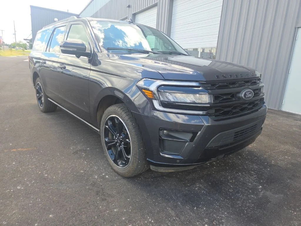 Certified Used 2023  Ford Limited image 1