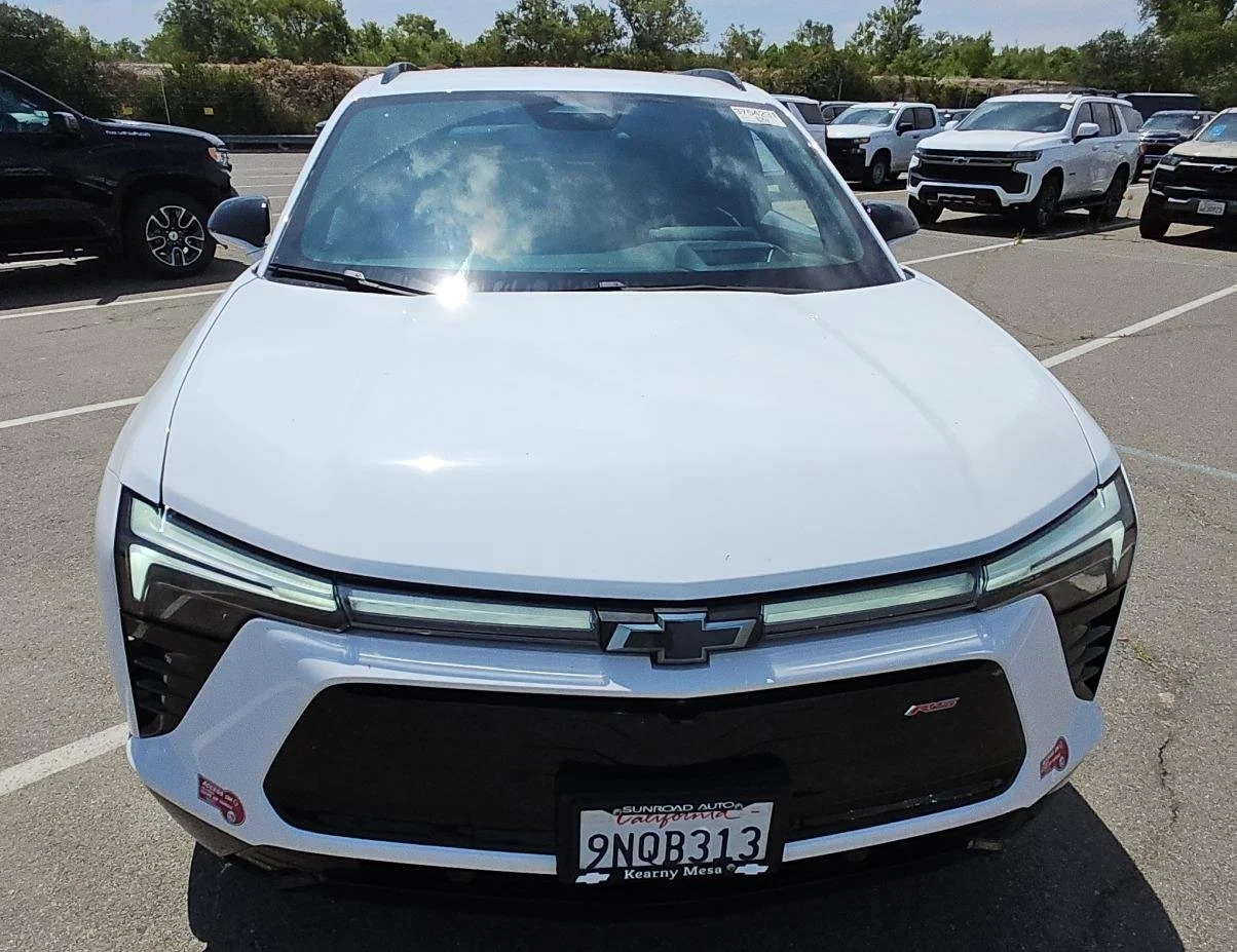 Used 2024 Summit White Chevrolet RS image 3