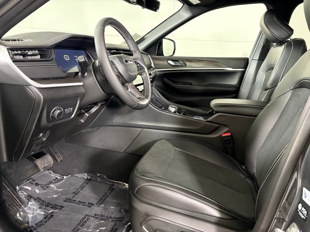 New 2026 Baltic Gray Metallic Clear-Coat Exterior Paint Jeep Altitude image 21