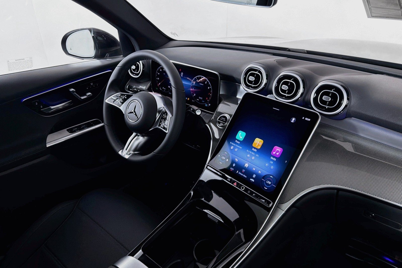 New 2027 Graphite Grey Metallic Mercedes-Benz GLC 300 SUV image 15
