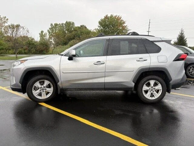 Used 2021 Silver Sky Metallic Toyota XLE image 9