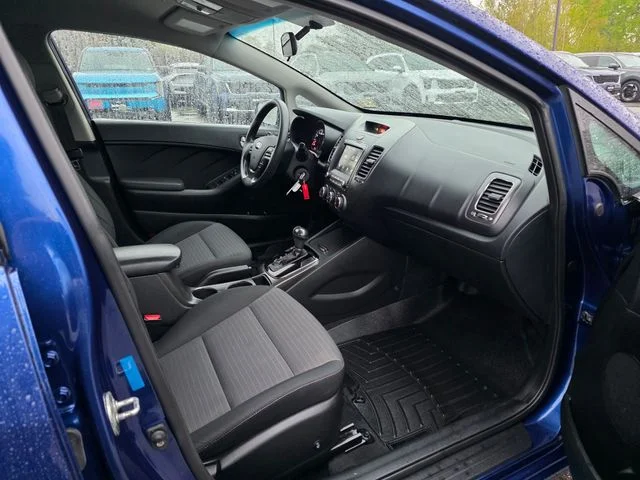 Used 2018 Deep Sea Blue Kia LX image 11