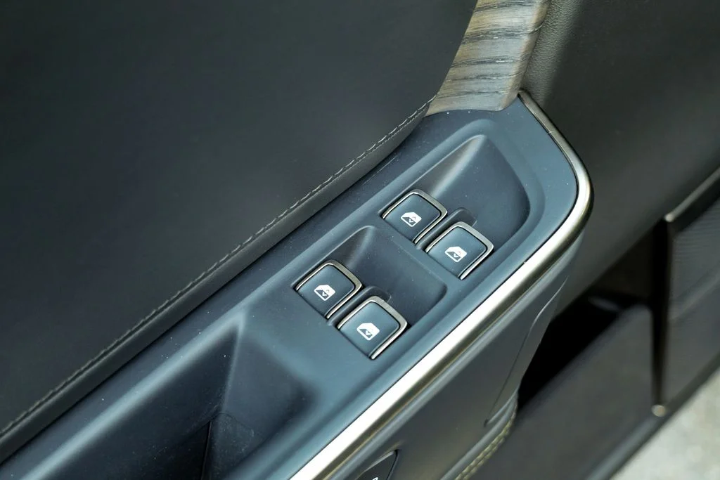 Used 2025 Green Rivian Adventure Dual Motor Standard Pack image 18