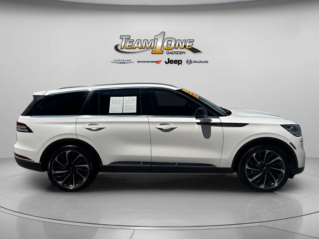 Used 2024 White Metallic Lincoln Reserve image 10