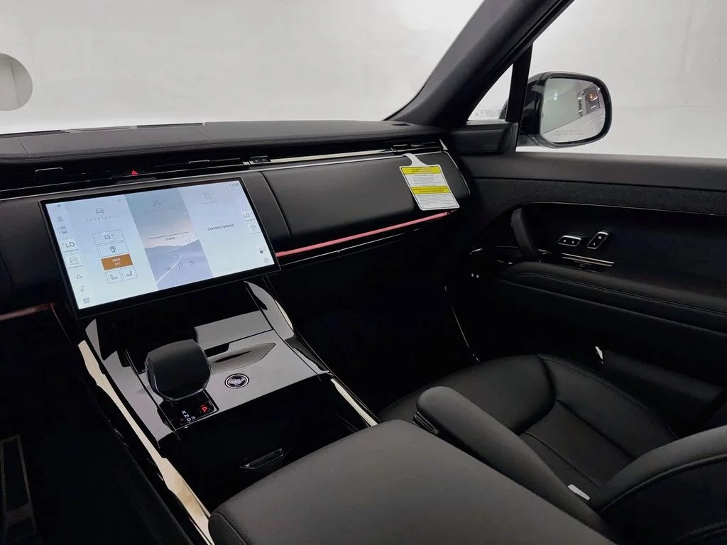 New 2026 Fuji White Land Rover Dynamic SE image 24