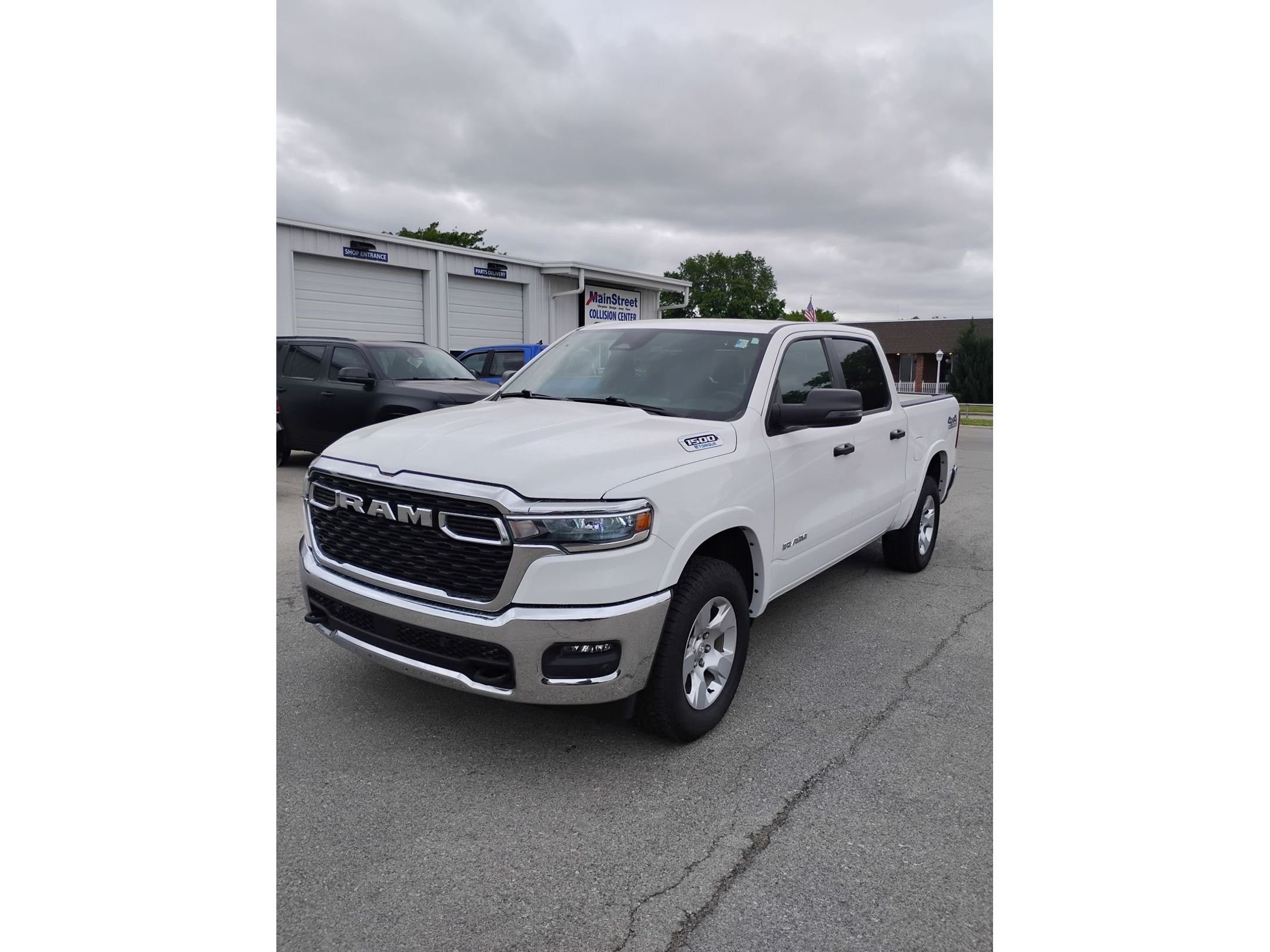 Used 2025 White Ram Big Horn/Lone Star image 21