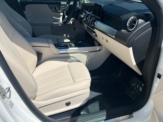 New 2026 White Mercedes-Benz GLB 250 image 28