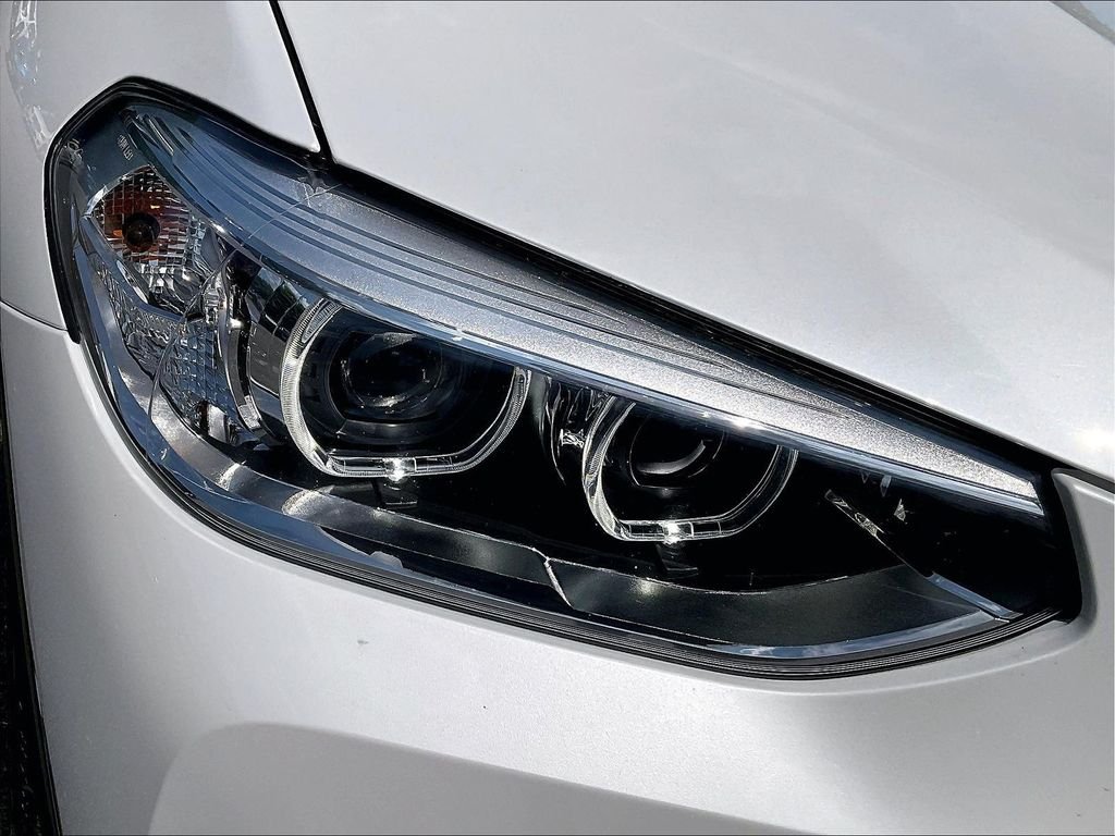 Used 2021 White BMW xDrive30i image 32
