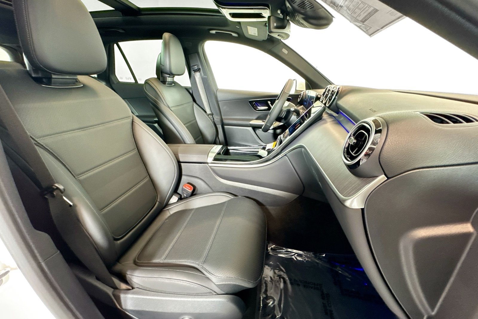 New 2026 Polar White Mercedes-Benz GLC 300 image 26