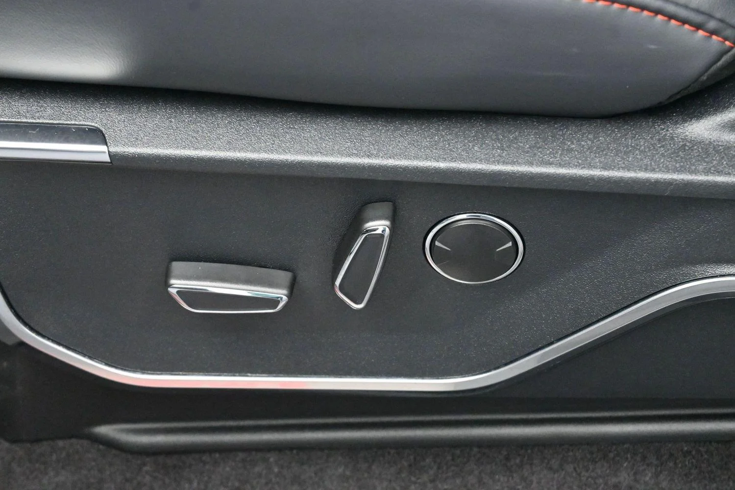 Used 2025 Oxford White Ford Raptor image 13