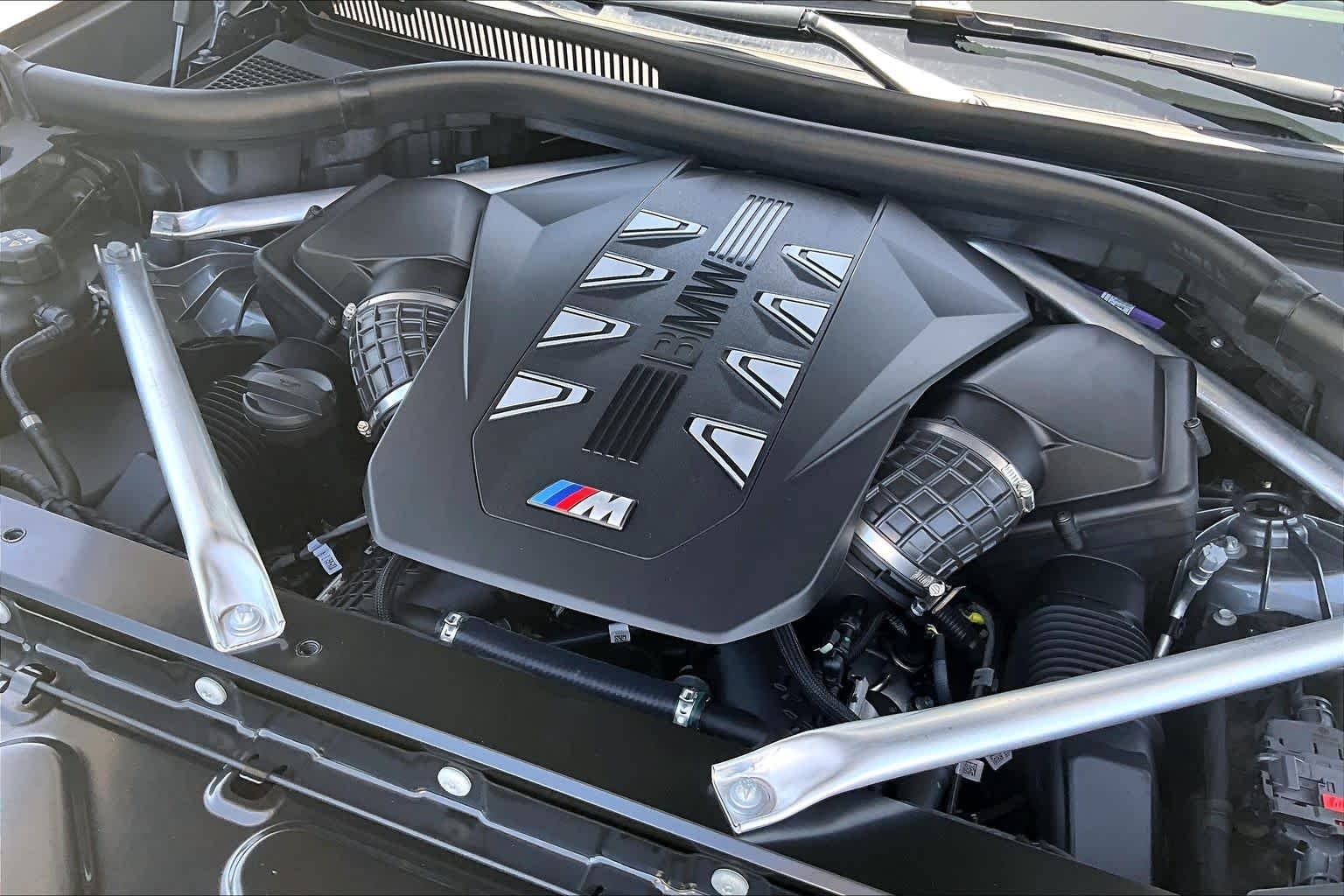 Used 2024 Skyscraper Grey Metallic BMW M60i image 31