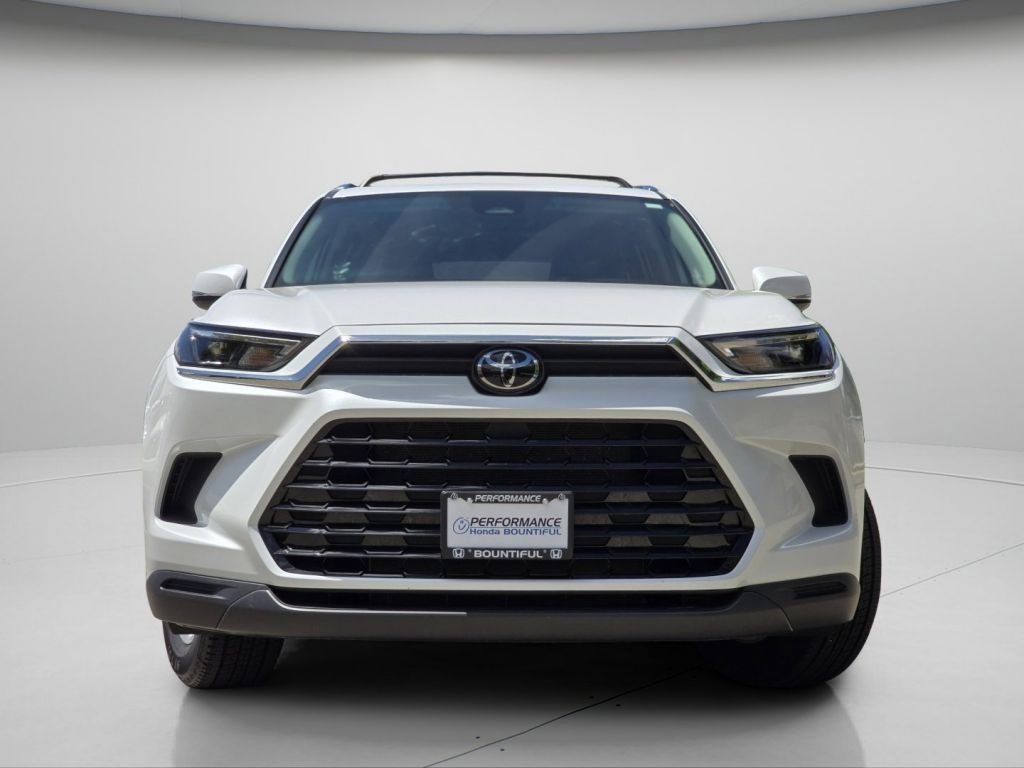 Used 2024 Wind Chill Pearl Toyota XLE image 3