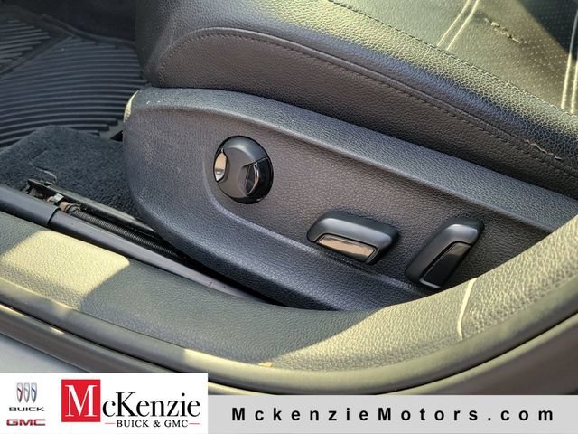 Used 2013 Silver Volkswagen SE image 8