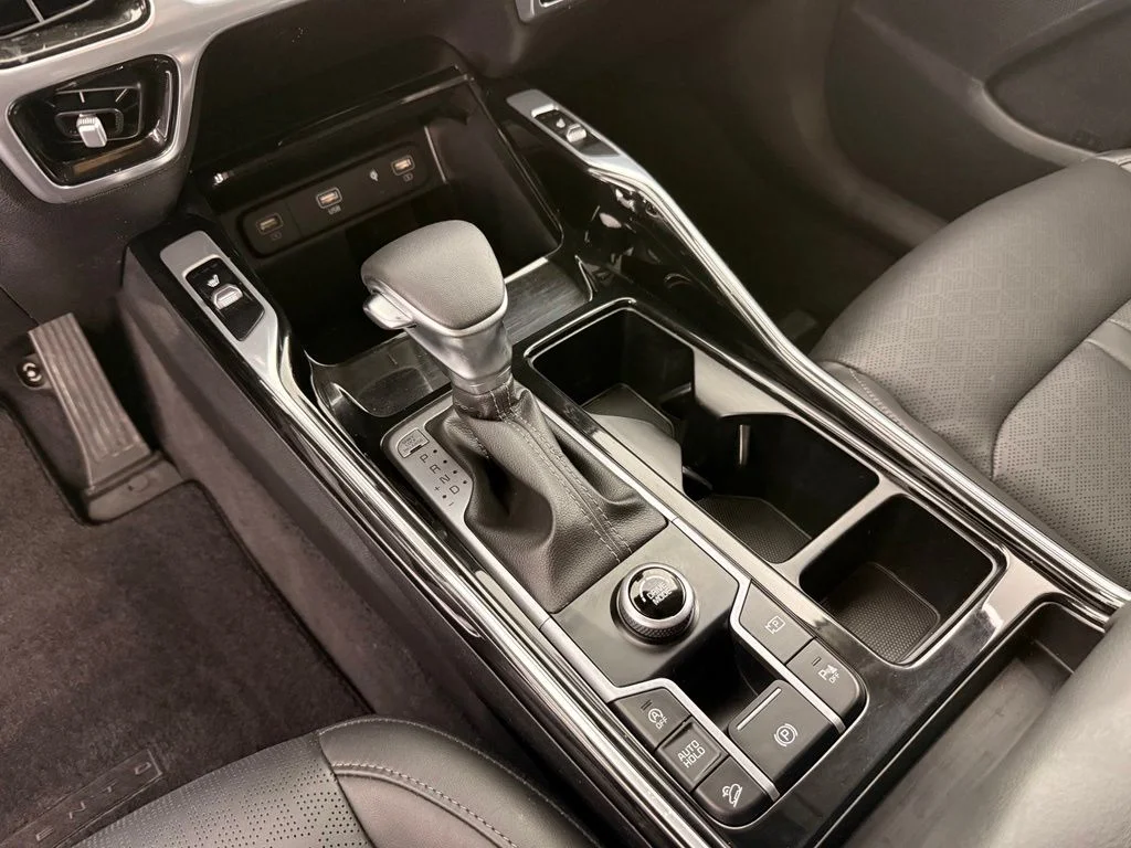 Used 2023 White Kia SX image 4