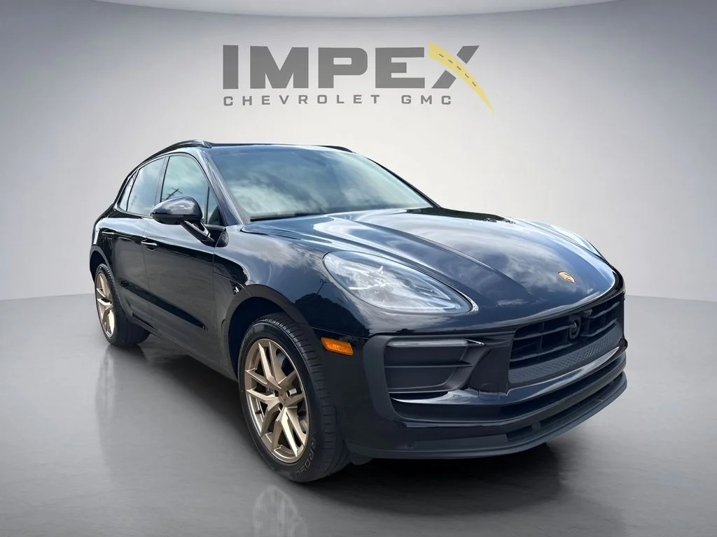 Used 2023  Porsche T image 7