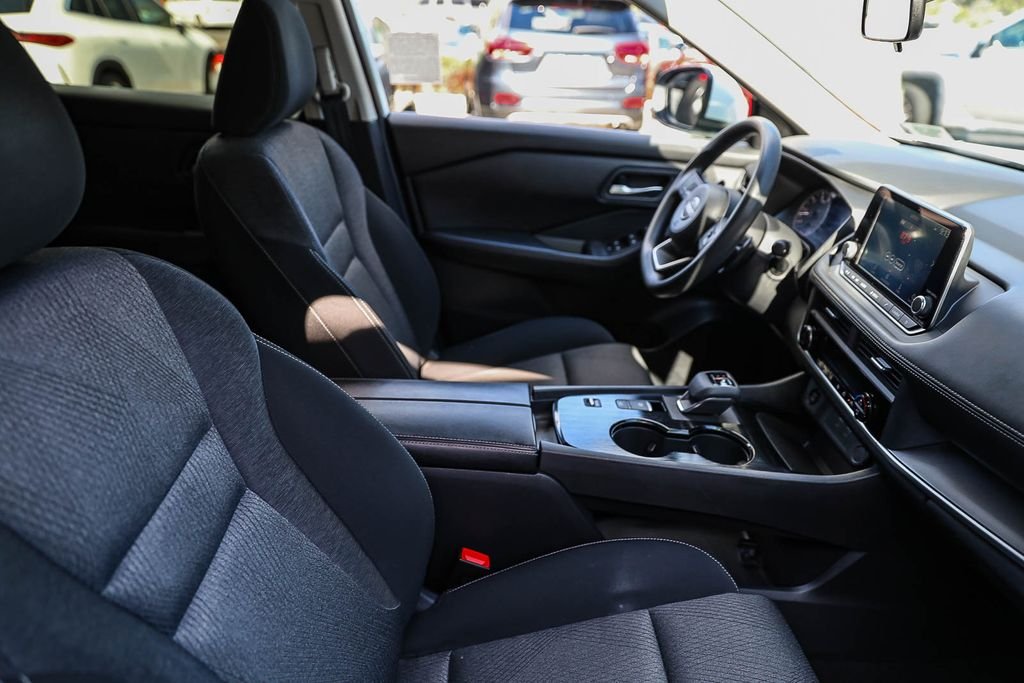 2024 Nissan Rogue SV - Photo 12