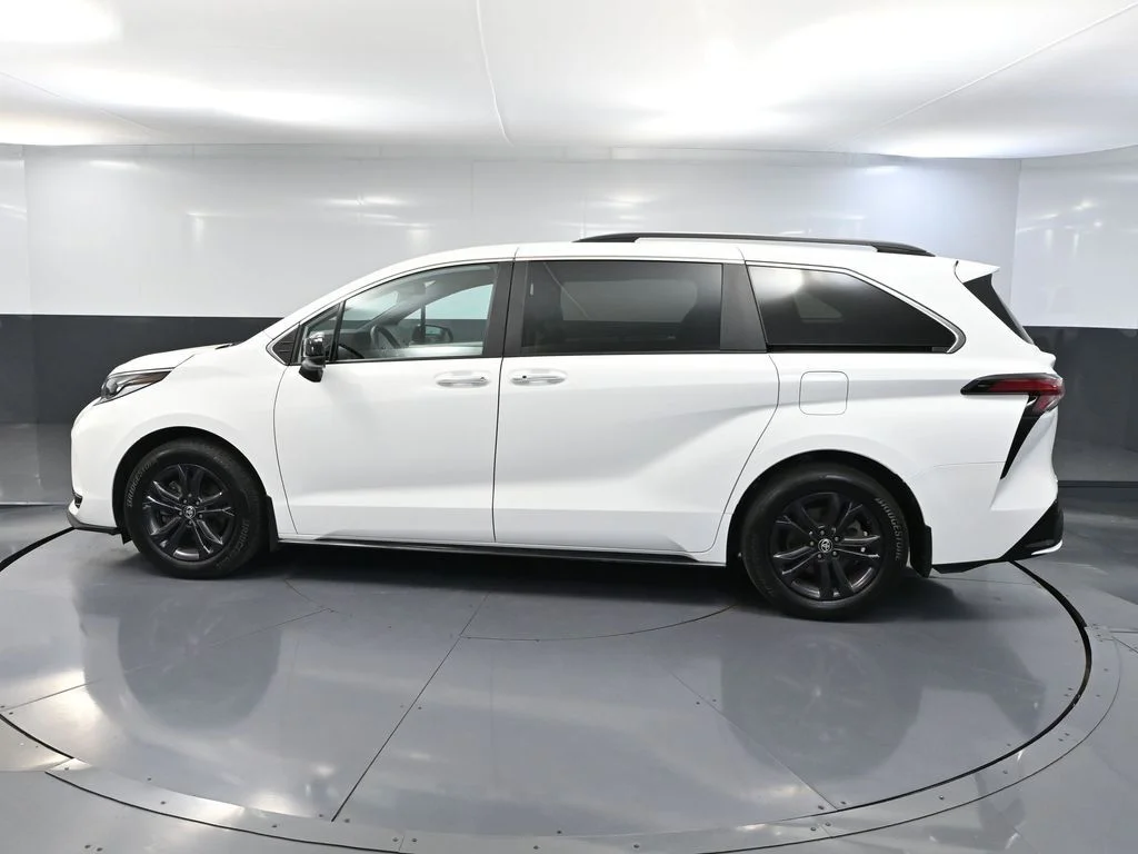 2024 Toyota Sienna XSE - Photo 8