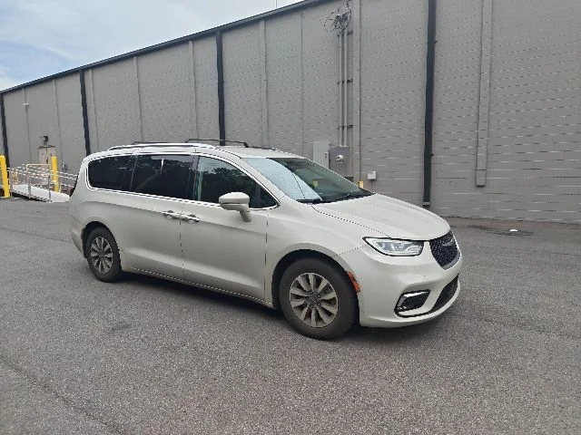 2021 Chrysler Pacifica Touring L's photo