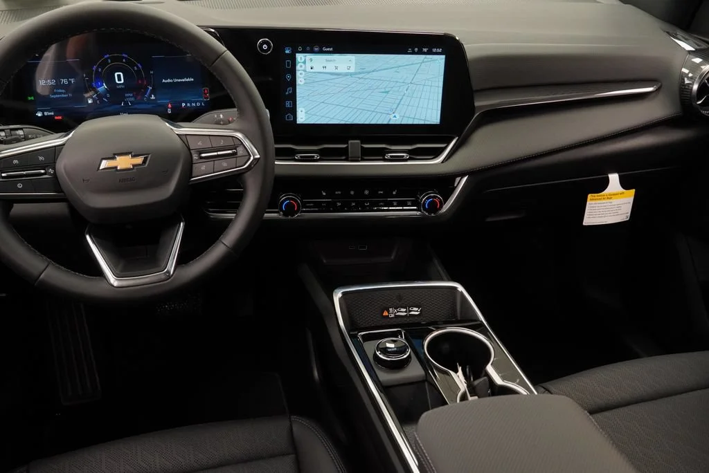 New 2027 Summit White Chevrolet LT image 14