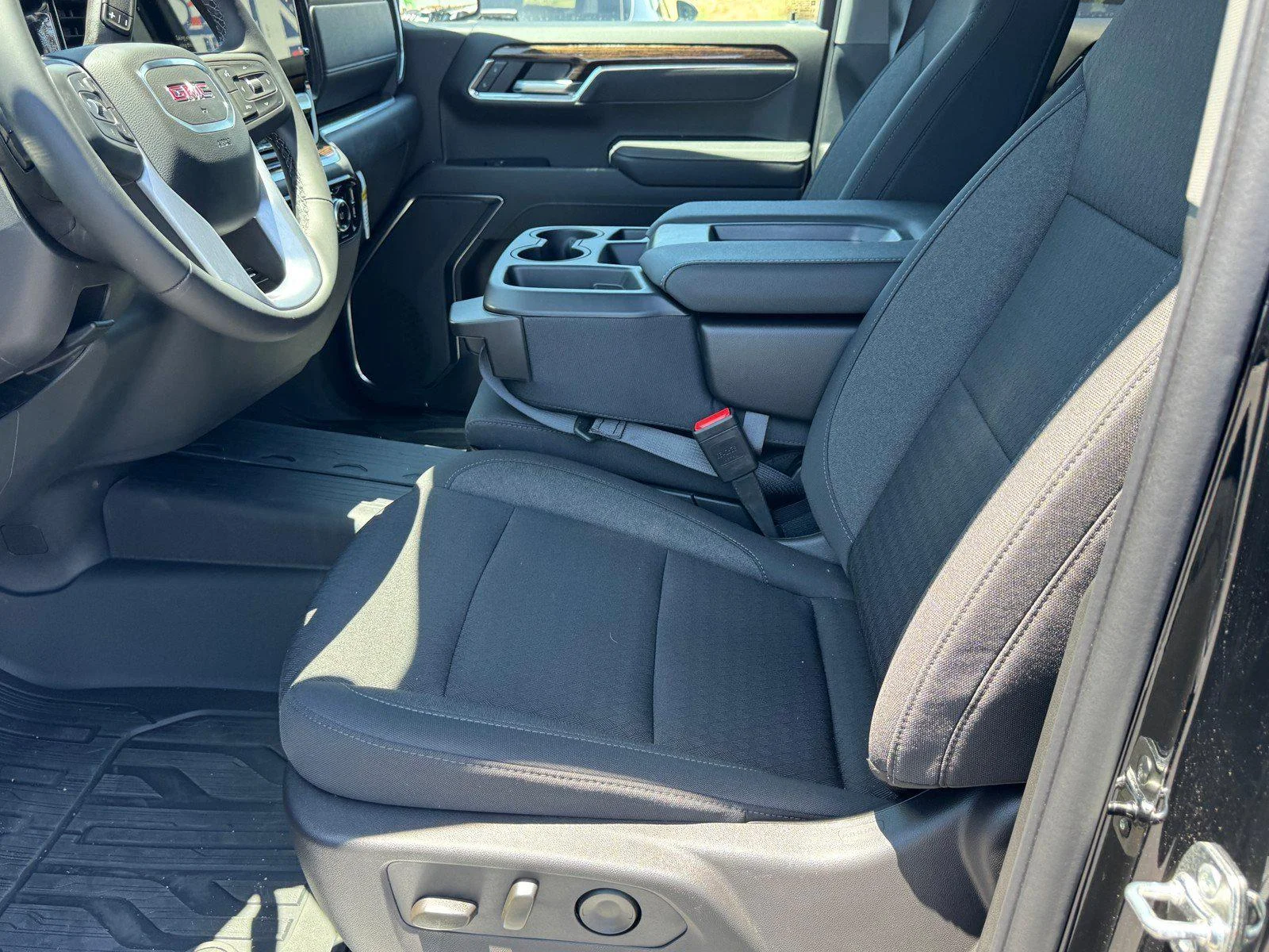New 2026 Onyx Black GMC Elevation image 15