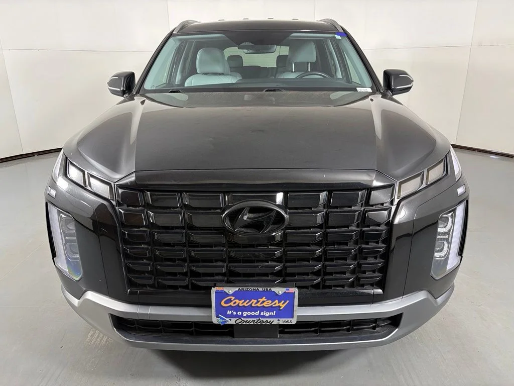 Used 2025 Black Hyundai SEL image 3