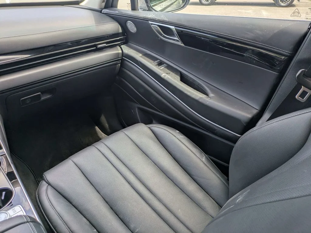 Used 2025 Silver Genesis 2.5T image 19