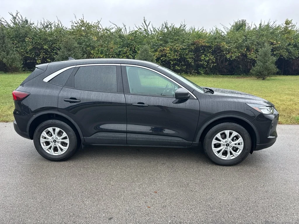 Used 2024 Black Metallic Ford Active image 12