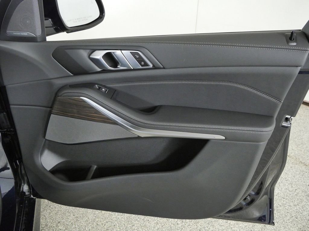 New 2026 Carbon Black Metallic BMW xDrive40i image 19