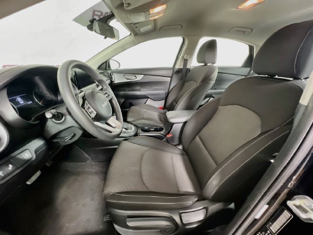 2023 Kia Forte LXS - Photo 10