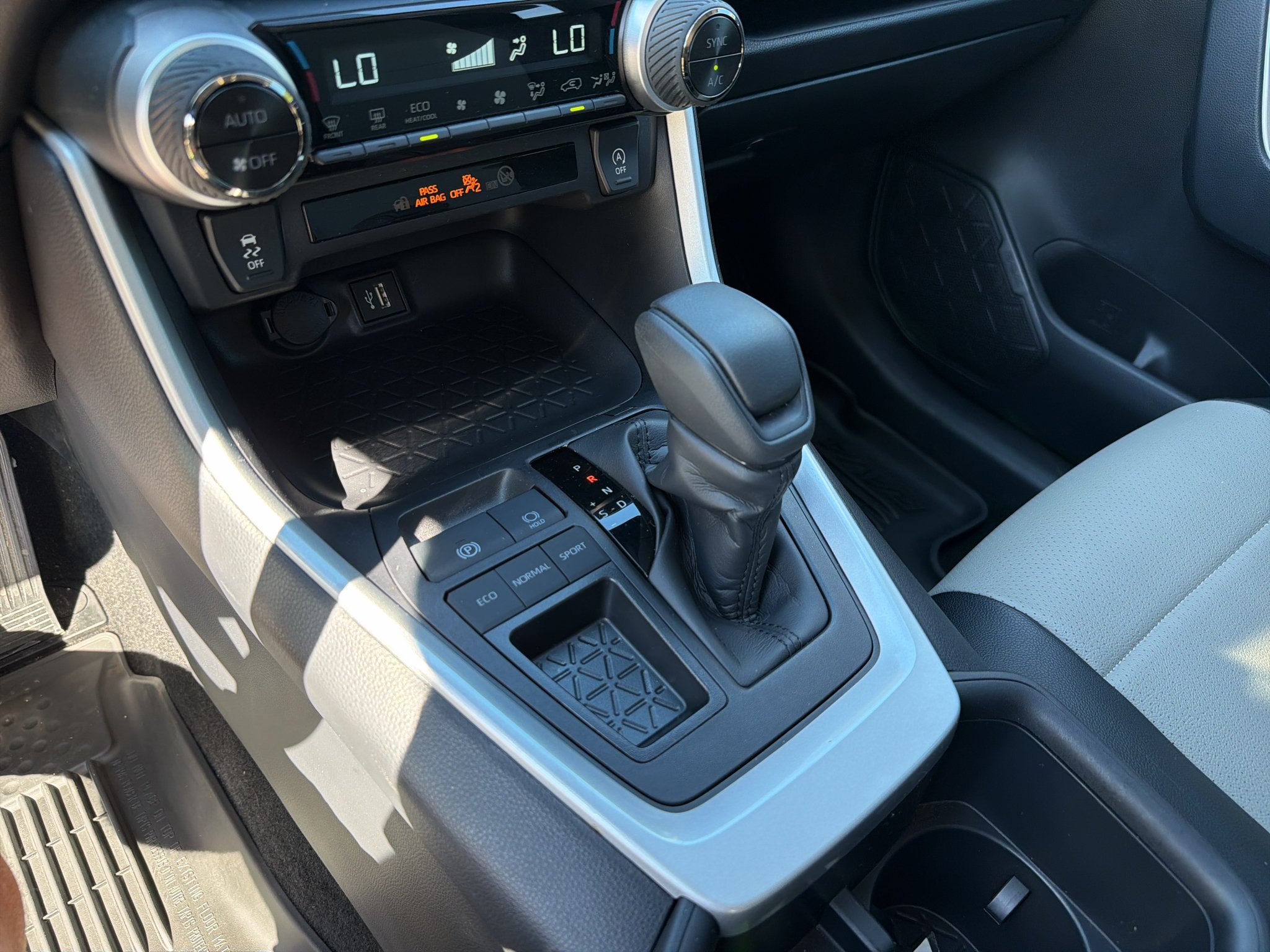 Used 2025 Silver Sky Metallic Toyota XLE image 29