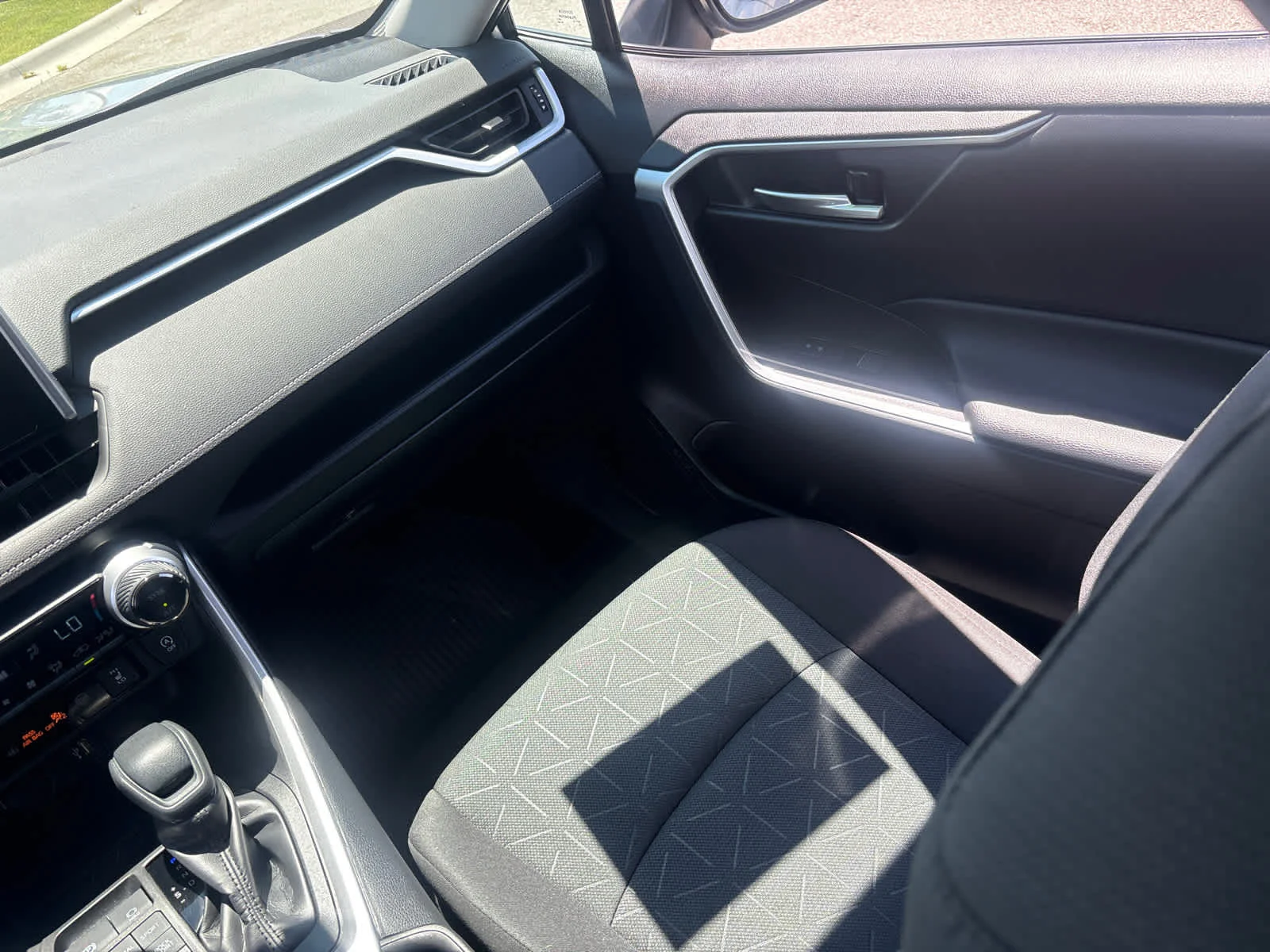 Used 2023 Silver Sky Metallic Toyota XLE image 17