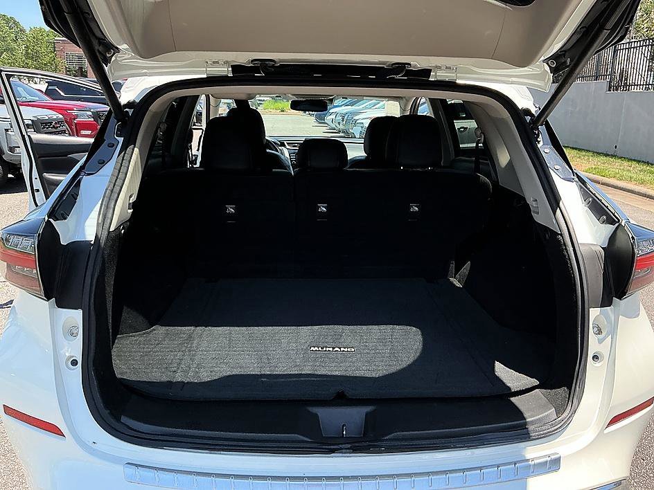 Used 2019 Pearl White Tricoat Nissan SL image 27