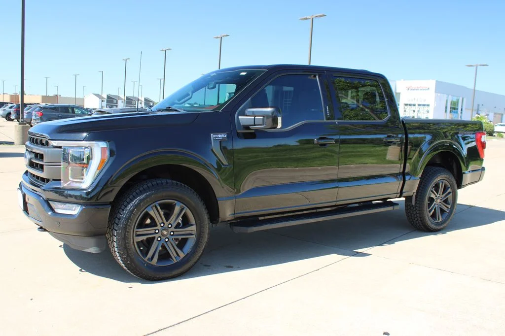 Used 2023 Agate Black Metallic Ford Lariat image 18