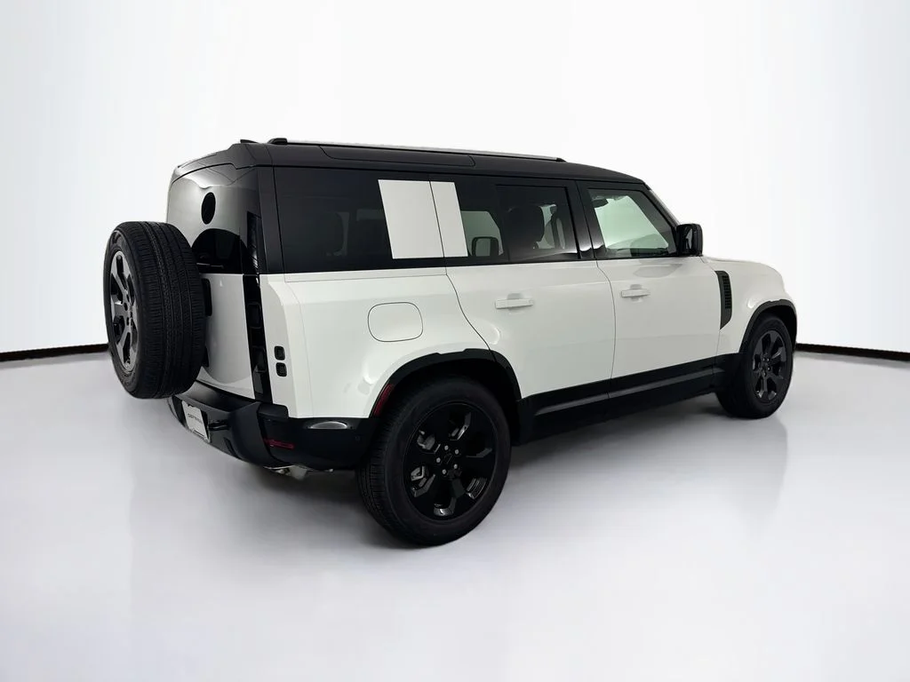New 2026 Fuji White Land Rover X-Dynamic SE image 5