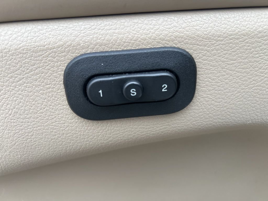 Used 2019 White Jeep Overland image 16