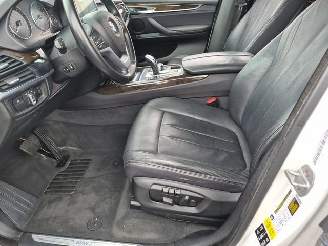 Used 2019 Black BMW M550i xDrive image 18