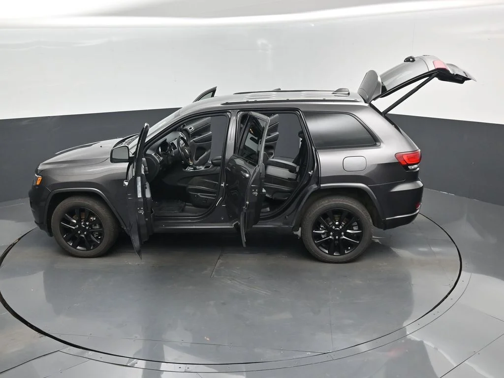 Used 2021 Gray Jeep Laredo X image 17