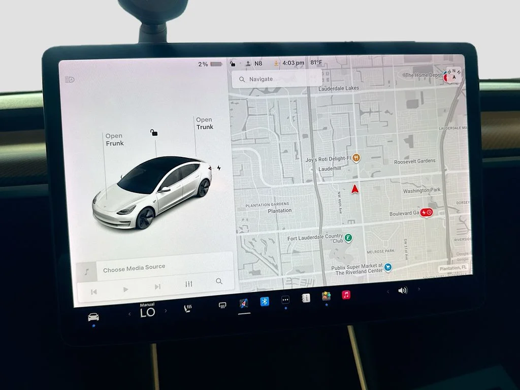 Used 2019  Tesla Standard Range Plus image 16