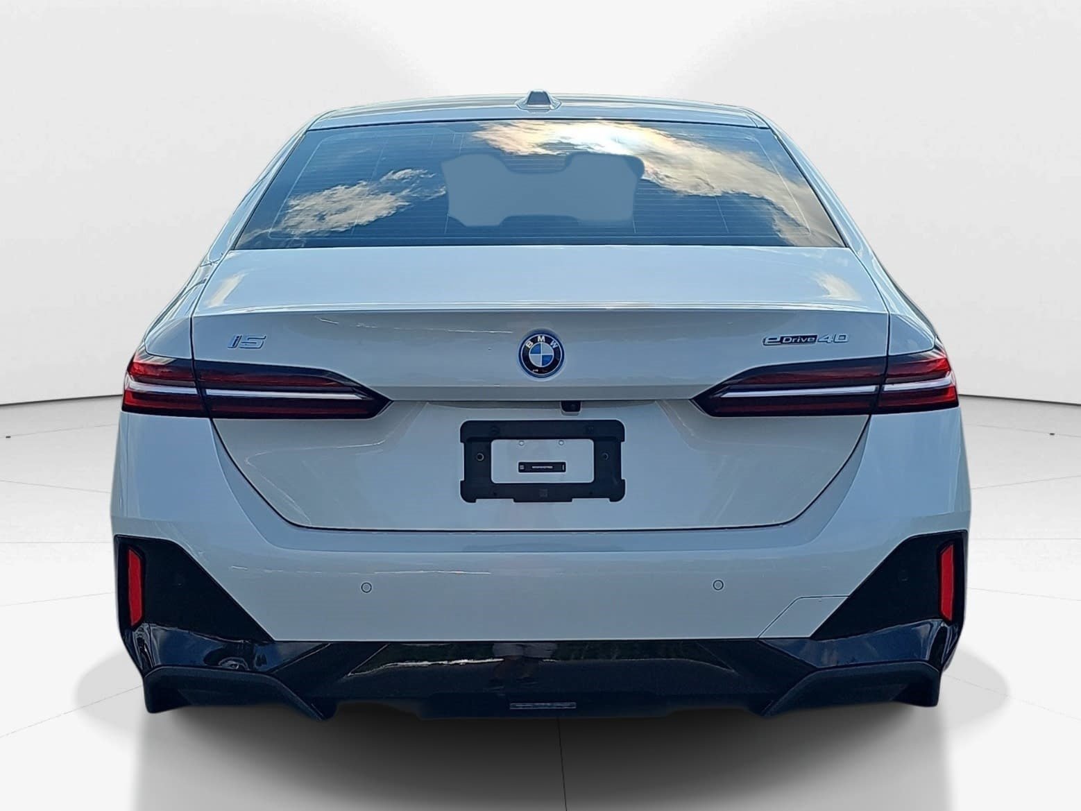 Used 2024 Mineral White Metallic BMW eDrive40 image 4