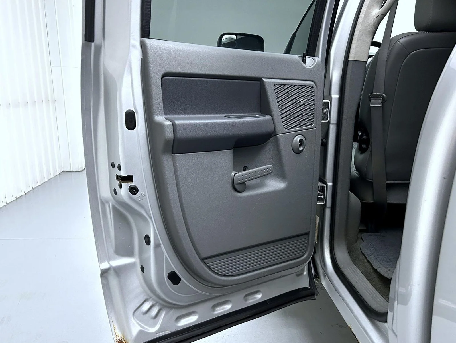 Used 2007 Silver Dodge SLT image 20