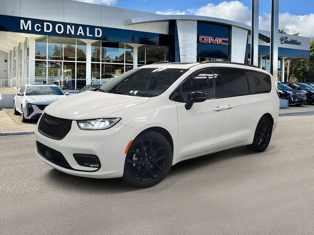 2025 Chrysler Pacifica Limited's photo