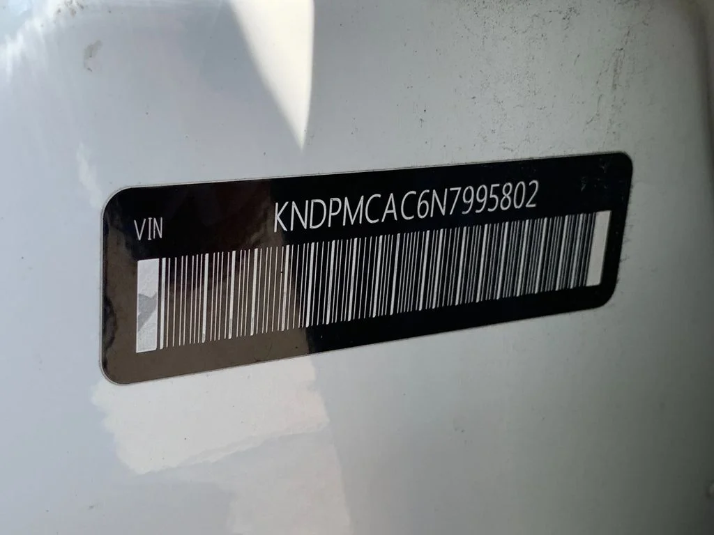 Used 2022 White Kia LX image 37