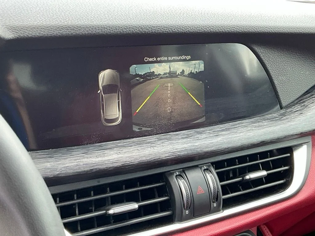 Used 2019 White Alfa Romeo Base image 39