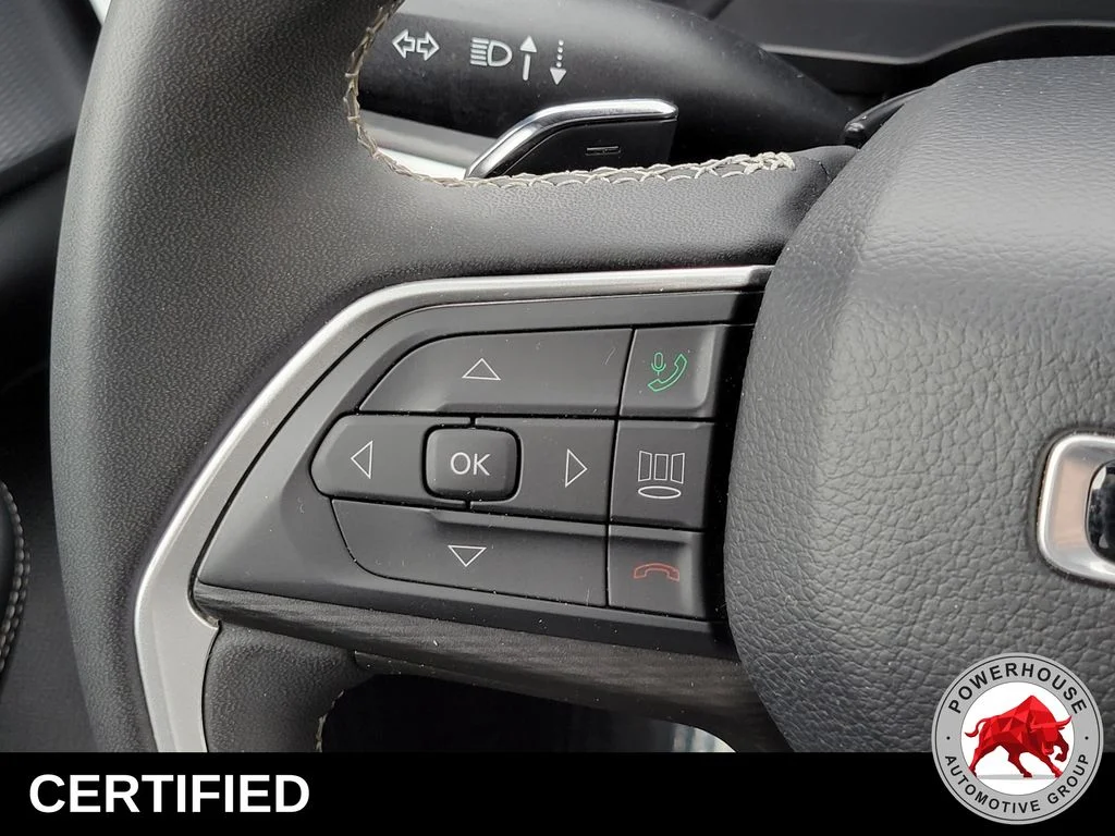 Used 2024 White Jeep Laredo image 29