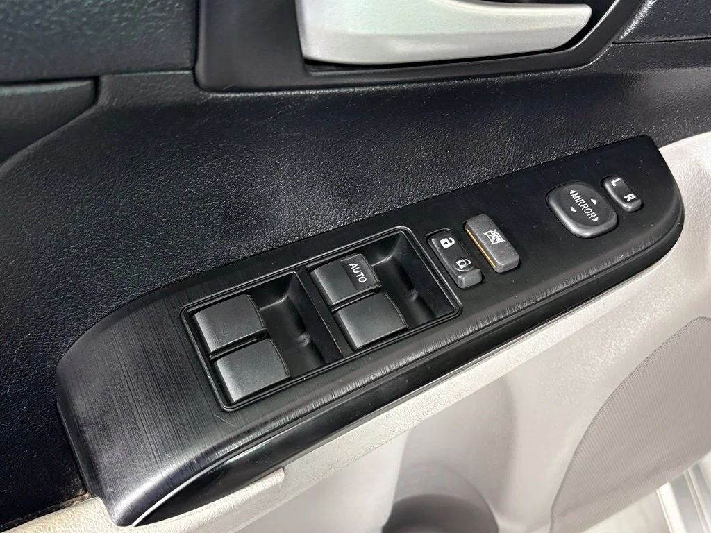 Used 2014 Silver Toyota LE image 13