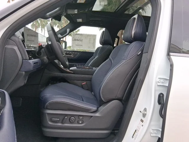 New 2026 2T RADIANT WHIT INFINITI Sport 4WD image 23